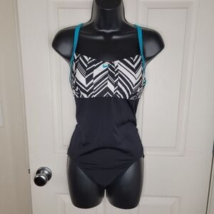 Nike Chevron print one piece swimsuit size 8